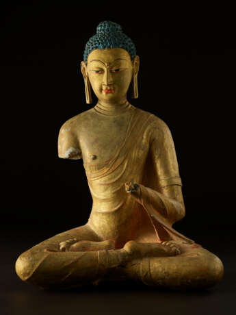 A GILT AND POLYCHROME STUCCO FIGURE OF BUDDHA - фото 4