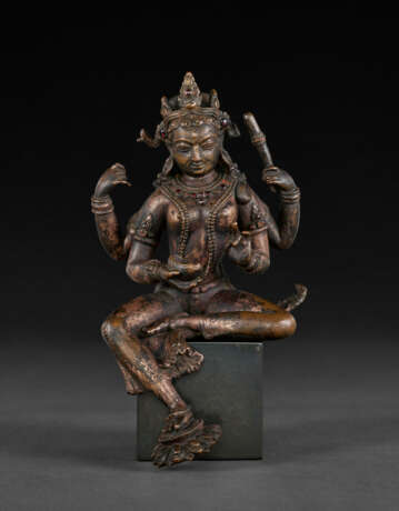 A COPPER ALLOY FIGURE OF KAUMARI - photo 2