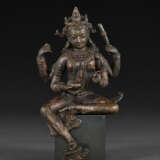A COPPER ALLOY FIGURE OF KAUMARI - photo 2