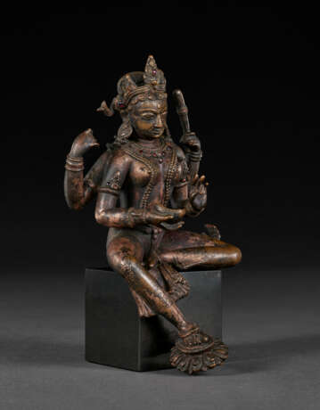 A COPPER ALLOY FIGURE OF KAUMARI - photo 3
