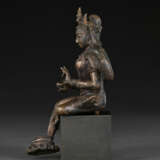 A COPPER ALLOY FIGURE OF KAUMARI - photo 4