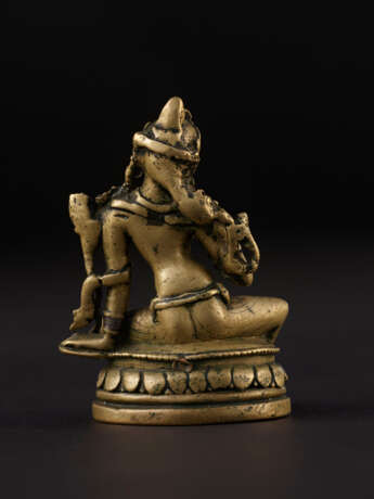 A SILVER AND COPPER INLAID BRASS FIGURE OF TARA - photo 3