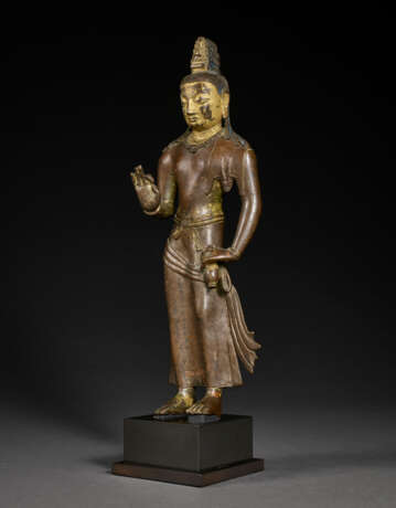 A COPPER ALLOY FIGURE OF MAITREYA - photo 2