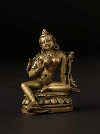 A SILVER AND COPPER INLAID BRASS FIGURE OF TARA - photo 4