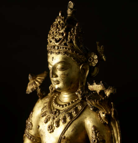 A GILT COPPER ALLOY FIGURE OF MANJUSHRI - photo 5