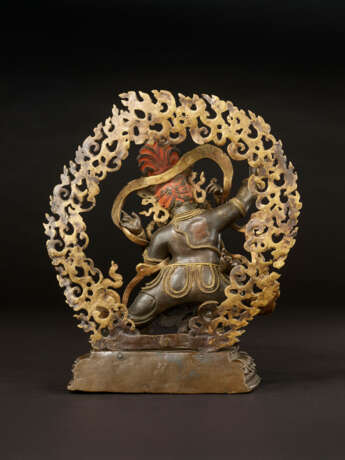 A PARCEL GILT COPPER ALLOY FIGURE OF VAJRAPANI AND MAMAKI - Foto 5