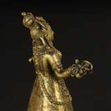A GILT COPPER FIGURE OF KRISHNAVATI - photo 5