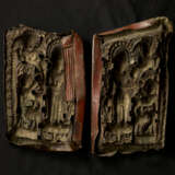 A PAIR OF GILT COPPER ALLOY REPOUSS&#201; TORANA PANELS - Foto 4