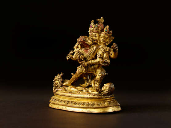 A GILT COPPER ALLOY FIGURE OF MAHOTTARA HERUKA - photo 3