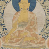 AN EMBROIDERED SILK THANGKA OF SHAKYAMUNI BUDDHA ATTENDED BY MAHAKASYAPA AND ANANDA - photo 2