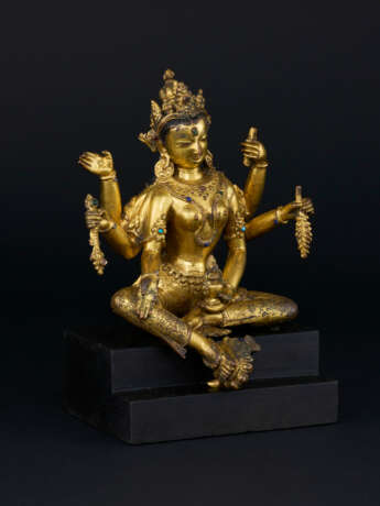 A GILT-COPPER ALLOY FIGURE OF VASUDHARA - photo 2