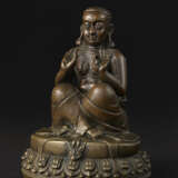 A SILVER INLAID COPPER ALLOY FIGURE OF PADAMPA SANGYE - фото 4