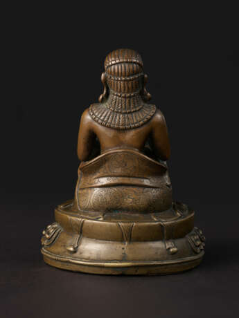 A SILVER INLAID COPPER ALLOY FIGURE OF PADAMPA SANGYE - фото 5