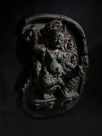 A COPPER ALLOY PANEL OF PALDEN LHAMO - Foto 2