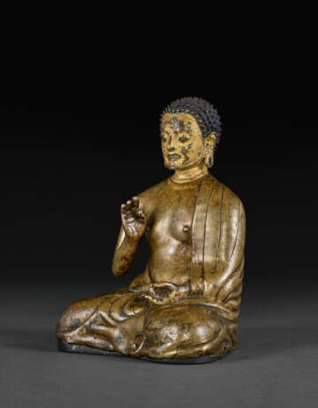 A SILVER INLAID BRASS FIGURE OF A YOGI MASTER, MOST LIKELY PADAMPA SANGYE - photo 3