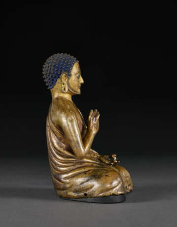 A SILVER INLAID BRASS FIGURE OF A YOGI MASTER, MOST LIKELY PADAMPA SANGYE - photo 4