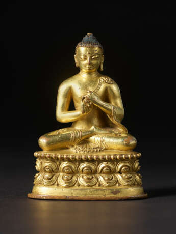 A GILT COPPER ALLOY FIGURE OF VAIROCHANA - photo 1