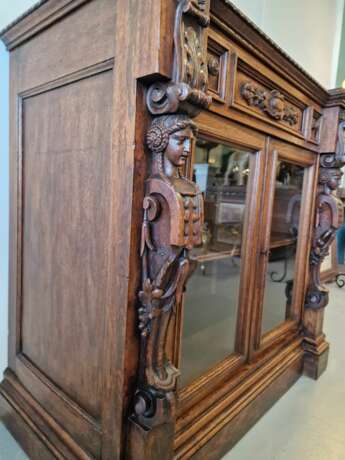 Шкаф-витрина в стиле Ренессанс Oak 19th century г. - фото 4 Шкаф-витрина в стиле Ренессанс Oak 19th century г. - фото 4
