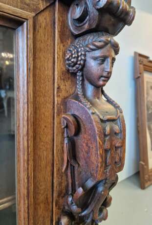 Шкаф-витрина в стиле Ренессанс Oak 19th century г. - фото 9