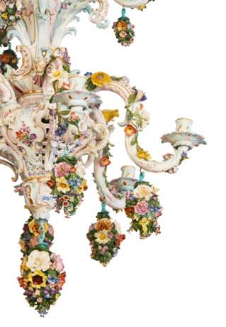Ravissant lustre en porcelaine Meissen 1790 provenant de la residence du roi Alphonse XIII &agrave; Biarritz. Porcelain Hand Painted Rococo 18th century - photo 3