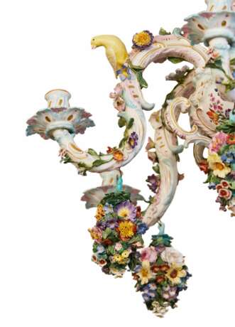 Ravissant lustre en porcelaine Meissen 1790 provenant de la residence du roi Alphonse XIII &agrave; Biarritz. Porcelain Hand Painted Rococo 18th century - photo 6