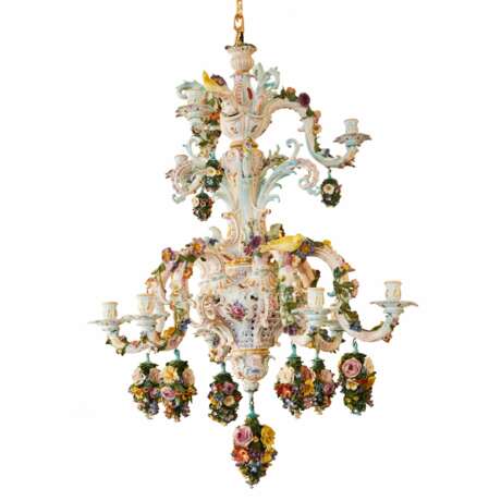 Ravissant lustre en porcelaine Meissen 1790 provenant de la residence du roi Alphonse XIII &agrave; Biarritz. Porcelain Hand Painted Rococo 18th century - photo 8