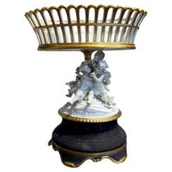 Paris Porcelain centerpiece with putti, 19th Century