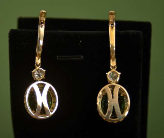 Золотые серьги с бриллиантами и турмалинами Золото Other style 21th century г. - фото 6 Золотые серьги с бриллиантами и турмалинами Золото Other style 21th century г. - фото 6