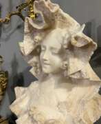 Обзор. 19th Century Bust of a Young Lady in White Marble by Flli Romanelli