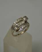 Übersicht. Bague en or avec diamants en forme de tore 