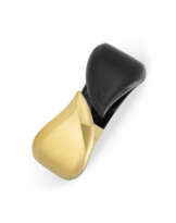 TIFFANY & CO., ELSA PERETTI BLACK JADE AND GOLD BANGLE BRACELET