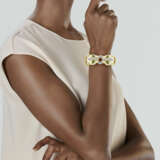 DAVID WEBB ENAMEL, EMERALD AND DIAMOND 'DOUBLE-HEADED TIGER' BANGLE BRACELET - photo 2