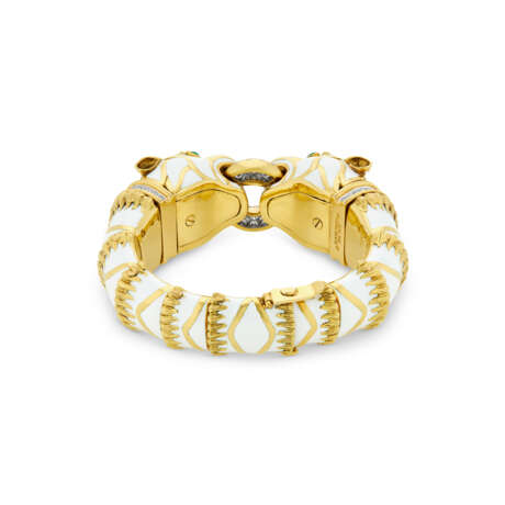 DAVID WEBB ENAMEL, EMERALD AND DIAMOND 'DOUBLE-HEADED TIGER' BANGLE BRACELET - photo 3