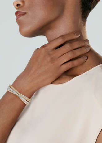 CARTIER DIAMOND AND TRI-COLORED GOLD 'TRINITY' BANGLE BRACELET - photo 2 CARTIER DIAMOND AND TRI-COLORED GOLD 'TRINITY' BANGLE BRACELET - photo 2