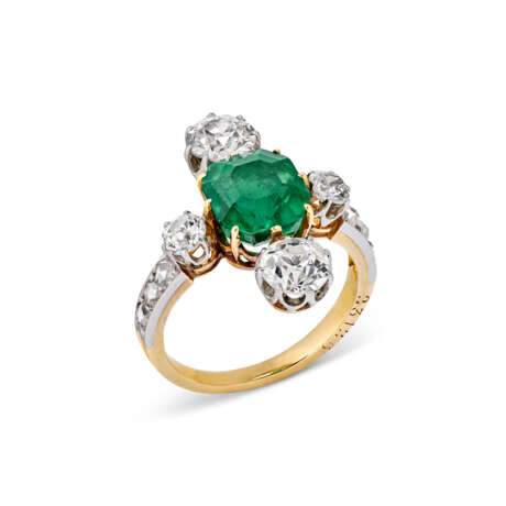 ANTIQUE EMERALD AND DIAMOND RING - photo 1 ANTIQUE EMERALD AND DIAMOND RING - photo 1