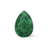 GROUP OF UNMOUNTED EMERALDS - фото 4