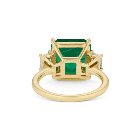 VALENTIN MAGRO EMERALD AND DIAMOND RING - photo 5