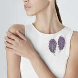 CARNET PAIR OF COLORED SAPPHIRE AND DIAMOND ‘PRECIOUS PLUME’ FEATHER BROOCHES - photo 2