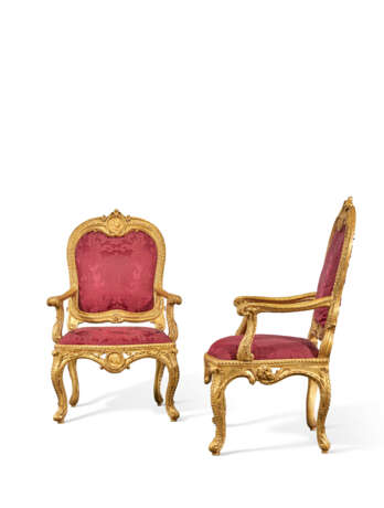 PAIRE DE FAUTEUILS À CHASSIS D'ÉPOQUE NÉOCLASSIQUE - photo 2 PAIRE DE FAUTEUILS À CHASSIS D'ÉPOQUE NÉOCLASSIQUE - photo 2