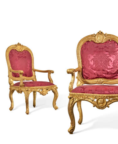 PAIRE DE FAUTEUILS À CHASSIS D'ÉPOQUE NÉOCLASSIQUE - photo 3 PAIRE DE FAUTEUILS À CHASSIS D'ÉPOQUE NÉOCLASSIQUE - photo 3