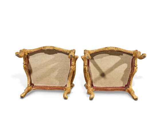 PAIRE DE FAUTEUILS À CHASSIS D'ÉPOQUE NÉOCLASSIQUE - photo 5 PAIRE DE FAUTEUILS À CHASSIS D'ÉPOQUE NÉOCLASSIQUE - photo 5