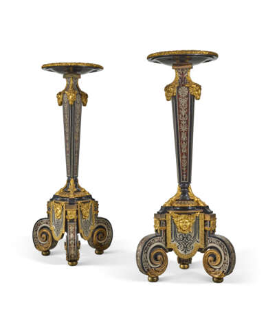 PAIRE DE PORTE-TORCHÈRES DE LA FIN DE L'ÉPOQUE LOUIS XVI - Foto 1 PAIRE DE PORTE-TORCHÈRES DE LA FIN DE L'ÉPOQUE LOUIS XVI - Foto 1