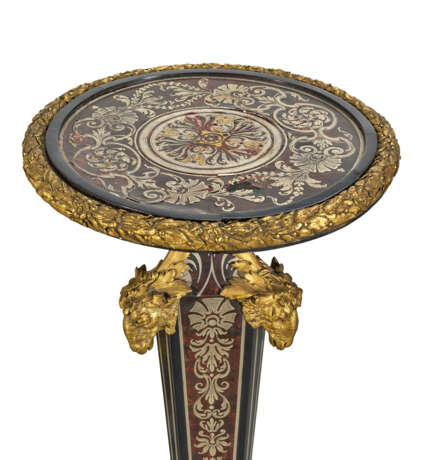 PAIRE DE PORTE-TORCHÈRES DE LA FIN DE L'ÉPOQUE LOUIS XVI - Foto 4 PAIRE DE PORTE-TORCHÈRES DE LA FIN DE L'ÉPOQUE LOUIS XVI - Foto 4