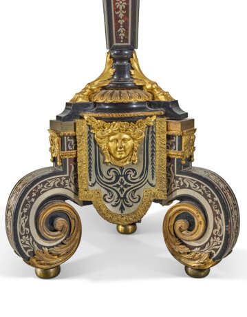 PAIRE DE PORTE-TORCHÈRES DE LA FIN DE L'ÉPOQUE LOUIS XVI - Foto 5 PAIRE DE PORTE-TORCHÈRES DE LA FIN DE L'ÉPOQUE LOUIS XVI - Foto 5