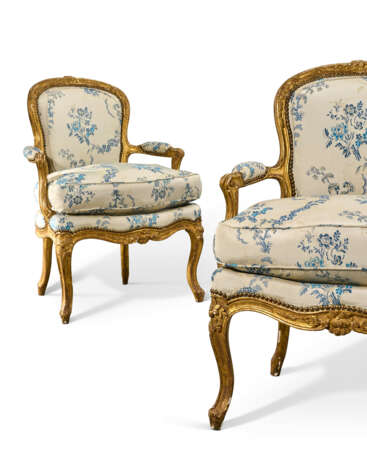PAIRE DE FAUTEUILS EN CABRIOLET D'ÉPOQUE LOUIS XV - Foto 5 PAIRE DE FAUTEUILS EN CABRIOLET D'ÉPOQUE LOUIS XV - Foto 5