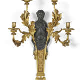 PAIRE D'APPLIQUES DE STYLE LOUIS XVI - Foto 2