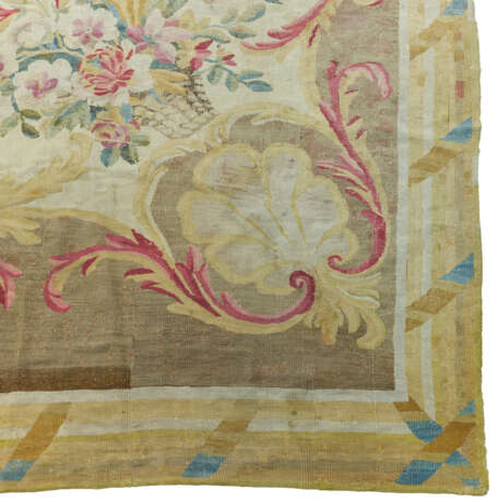 TAPIS D'AUBUSSON D'ÉPOQUE LOUIS XV - photo 3