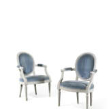 DEUX FAUTEUILS EN CABRIOLET FORMANT PAIRE D'ÉPOQUE LOUIS XVI - Foto 1