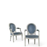 DEUX FAUTEUILS EN CABRIOLET FORMANT PAIRE D'ÉPOQUE LOUIS XVI - Foto 2