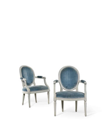 DEUX FAUTEUILS EN CABRIOLET FORMANT PAIRE D'ÉPOQUE LOUIS XVI - Foto 2 DEUX FAUTEUILS EN CABRIOLET FORMANT PAIRE D'ÉPOQUE LOUIS XVI - Foto 2